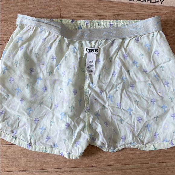 PINK Victoria's Secret Light Green Floral Pajama Shorts - Picture 4 of 7